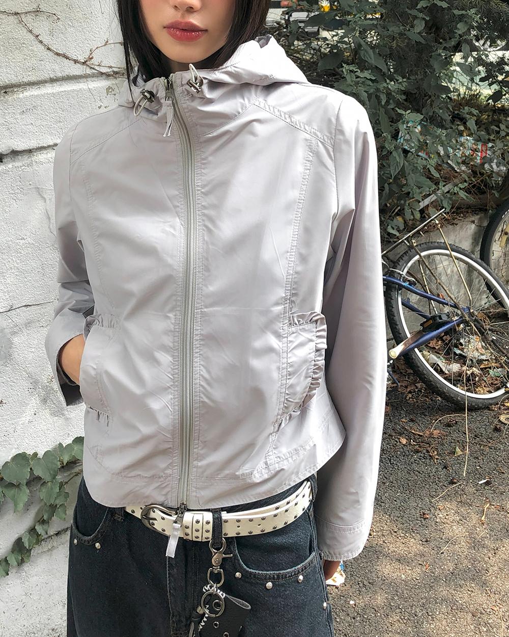 원더원더 [MADE]브피 프릴 포켓 투웨이 지퍼 넥 스트링 바람막이 후드 집업