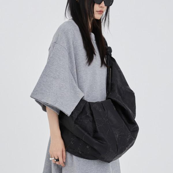 Burst dumpling bag (Black)