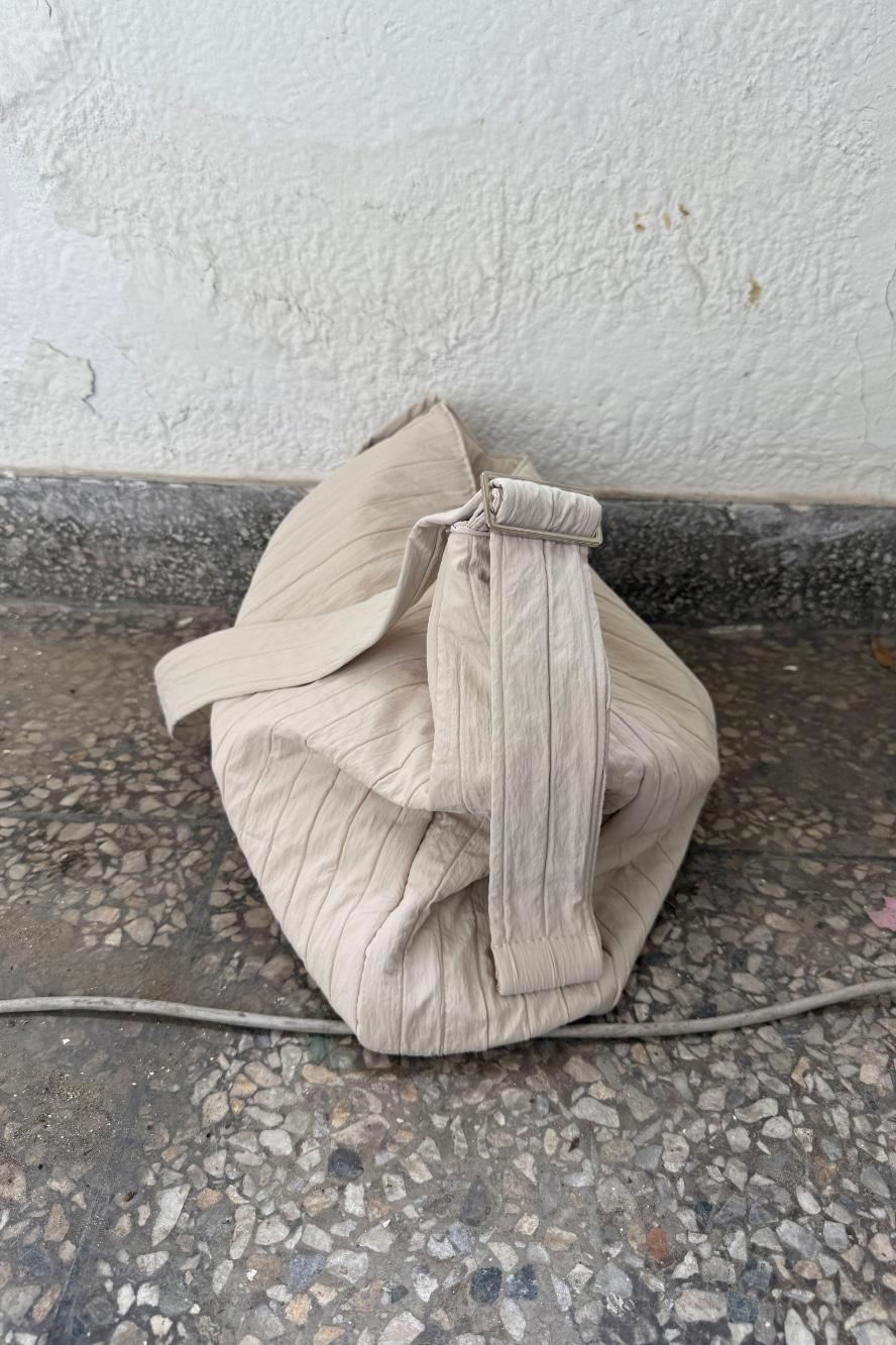 PLEATS SQUARE CROSS BAG