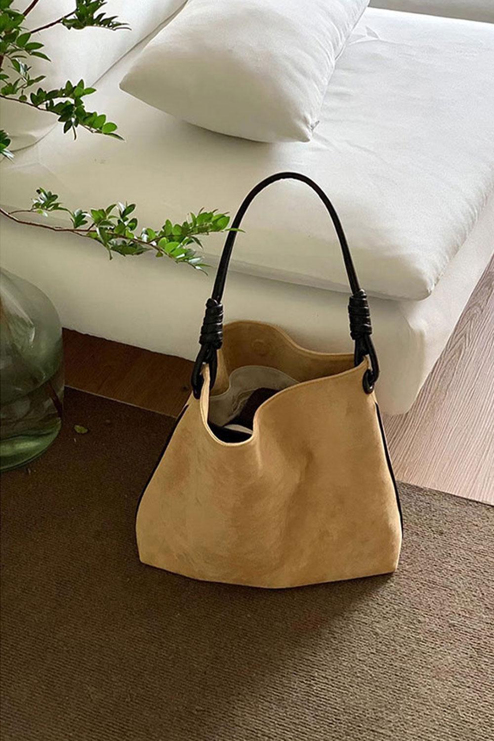 비쥬 스웨이드 숄더 크로스백