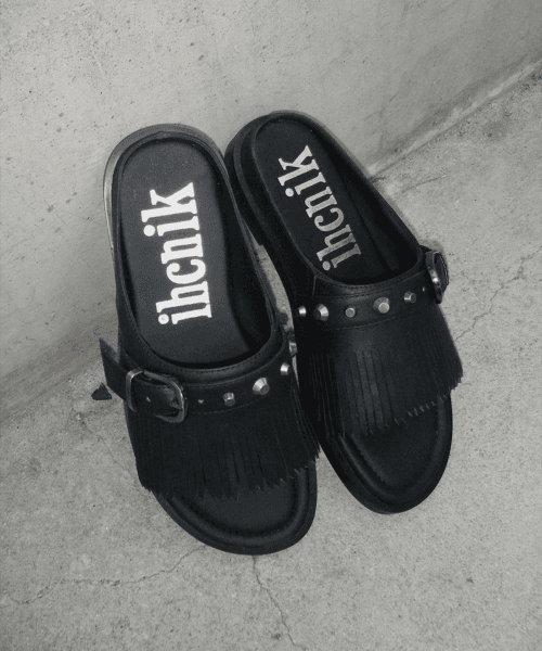 r. 909  tassel stud slides  /  black