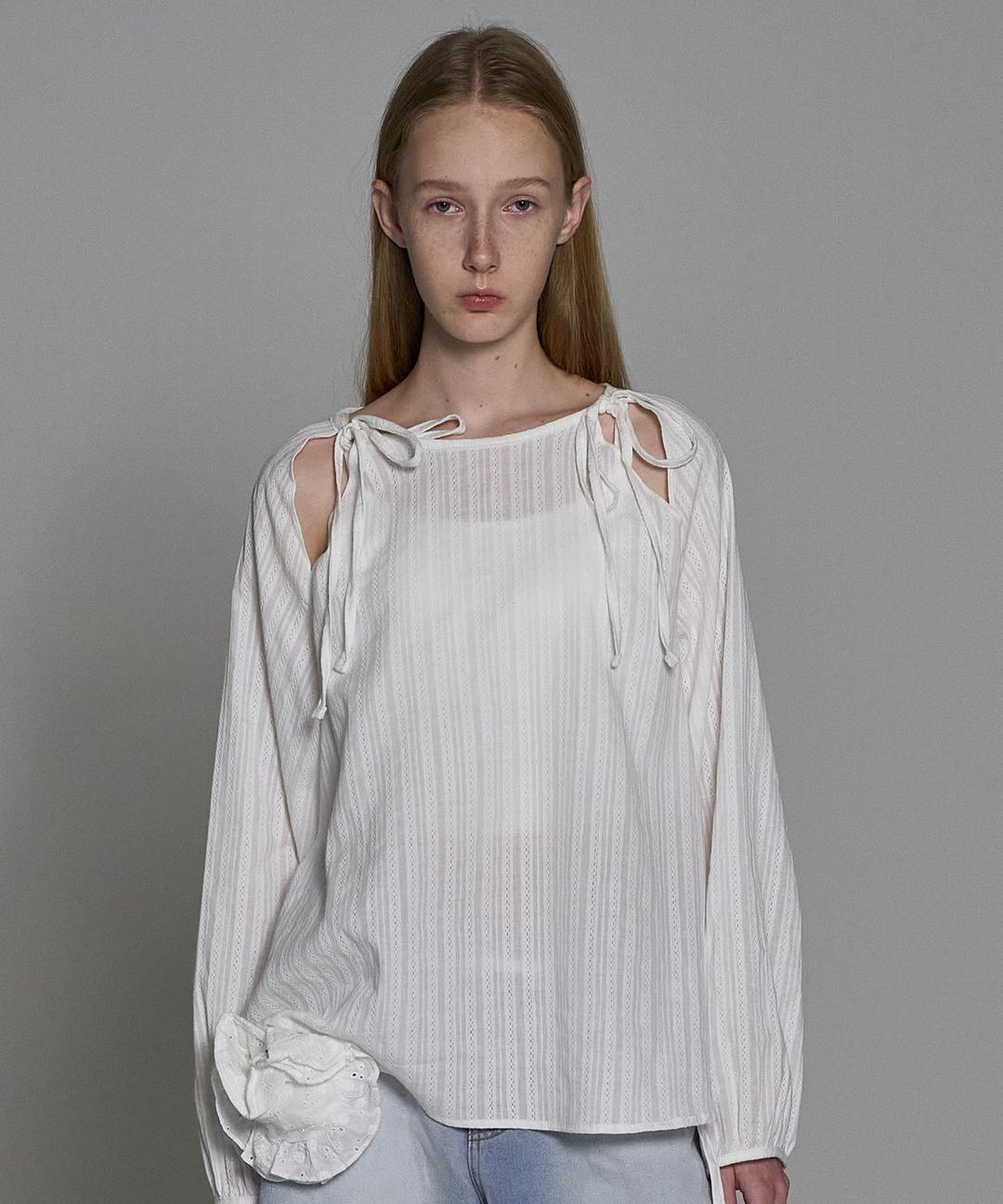 엘리오티 Ribbon Slit Blouse_White