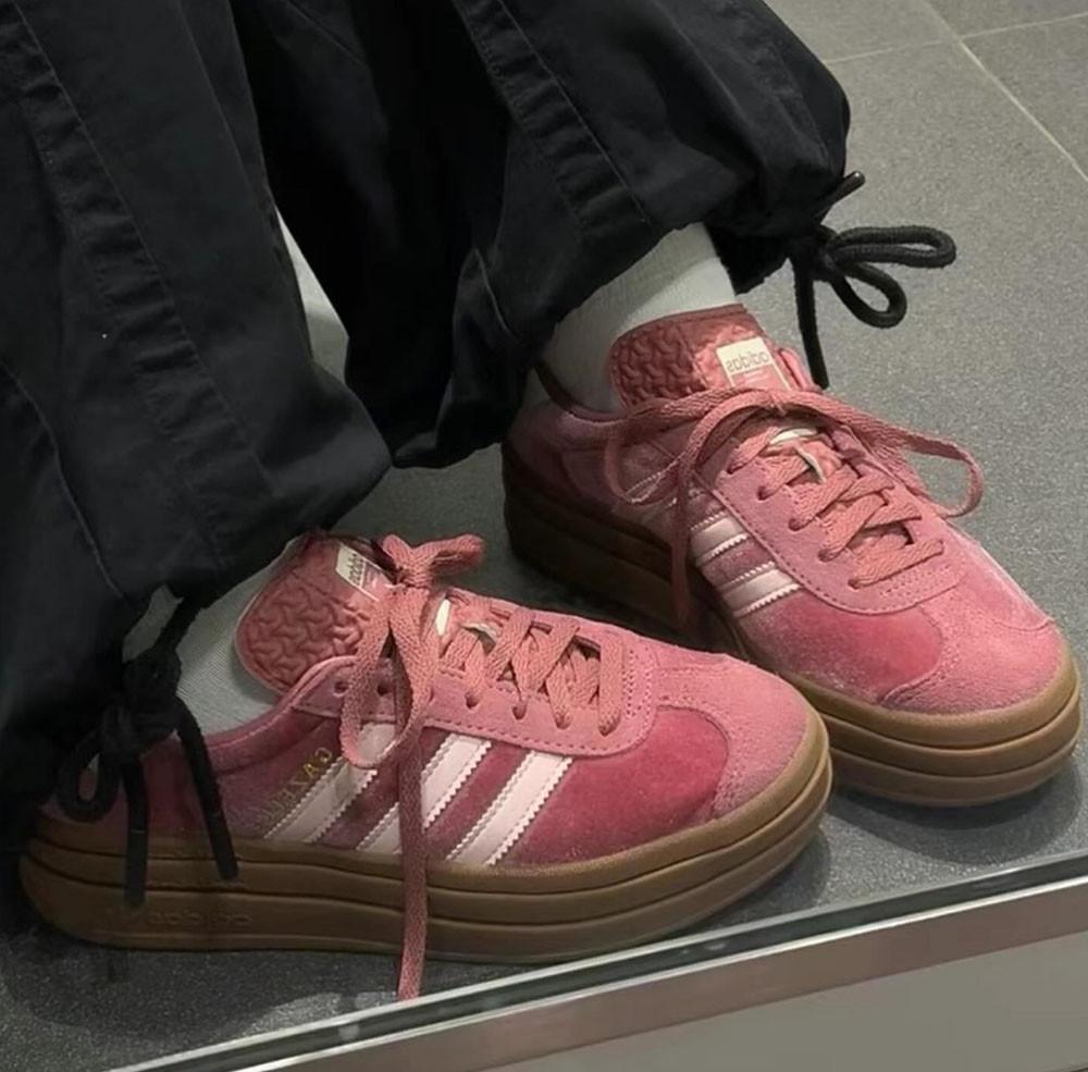 아디다스 가젤 볼드 벨벳 프리러브 크림슨 IG4389