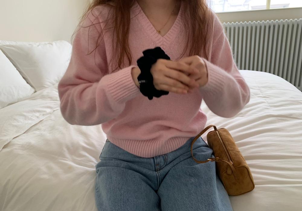 [GABRIELLE] 가브리엘 에이버리 앙고라 브이넥 니트 (4color)