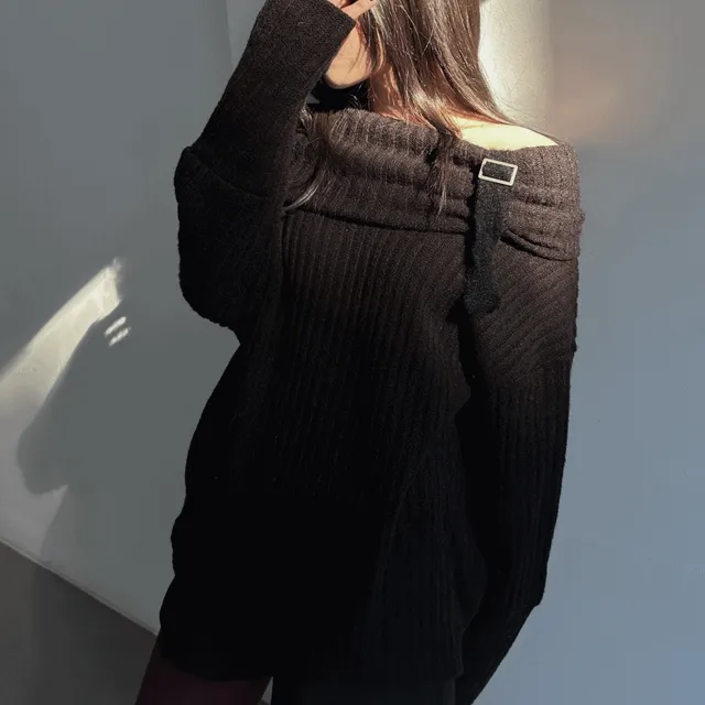 벨트 포인트 루즈 오프숄더 니트