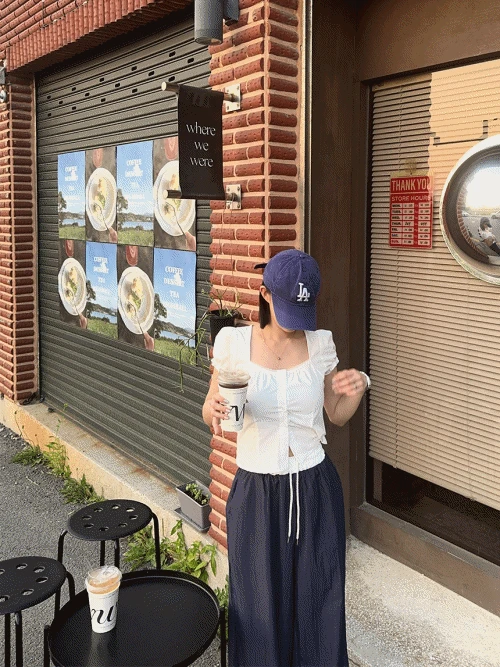 이네 캡소매 스퀘어 크롭 블라우스 (2color)