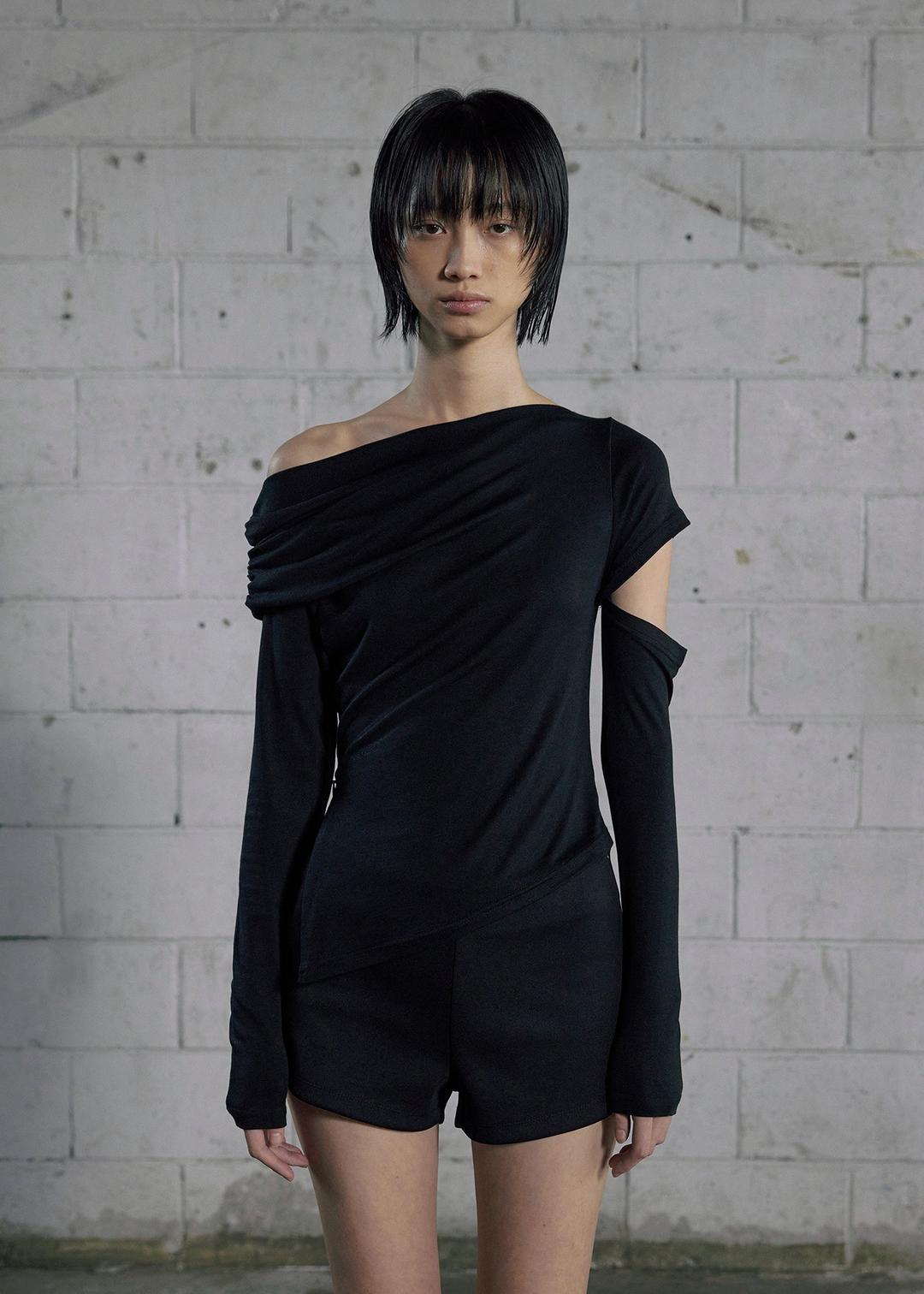 SHIRRING ONE-SHOULDER T, BLACK
