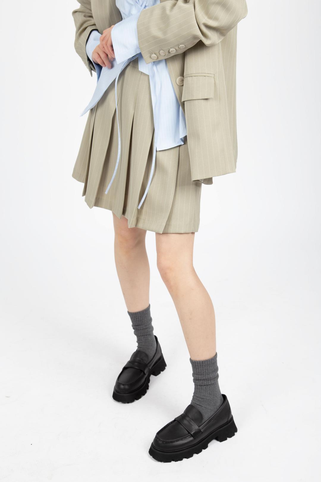 PINSTRIPE PLEATS SKIRT