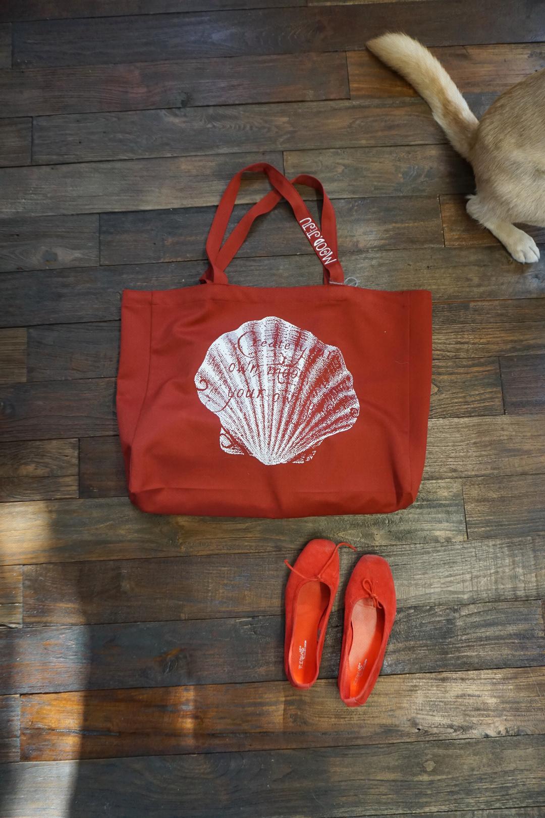 Mood Shell Graphic Tote Bag-Red