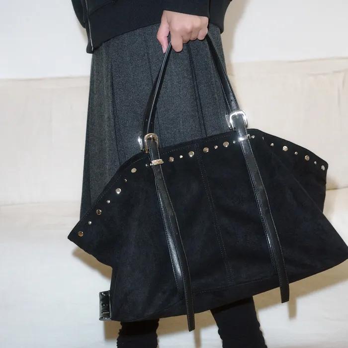 Veyra Stud bag / BLACK