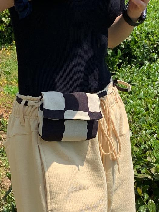 MARY BELT BAG ( VANILLA & BLACK )