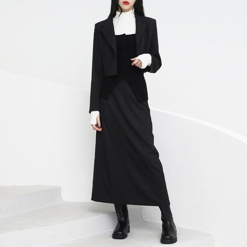 머겐 크롭 버튼 자켓