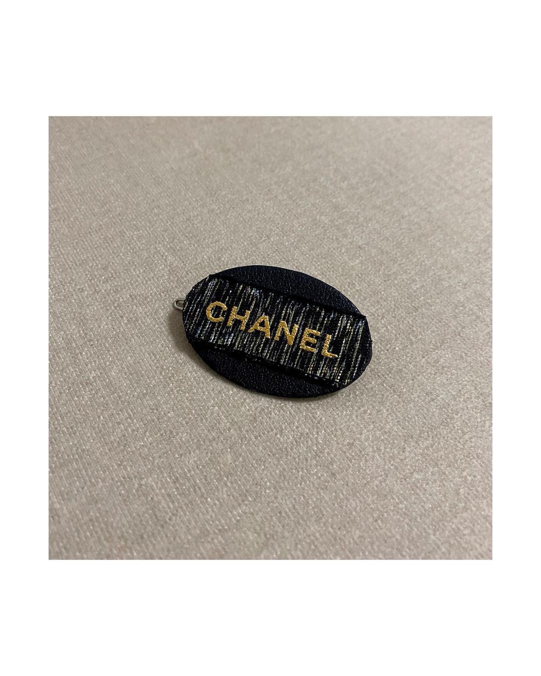 CHANEL lambskin Initial hairpin no.22