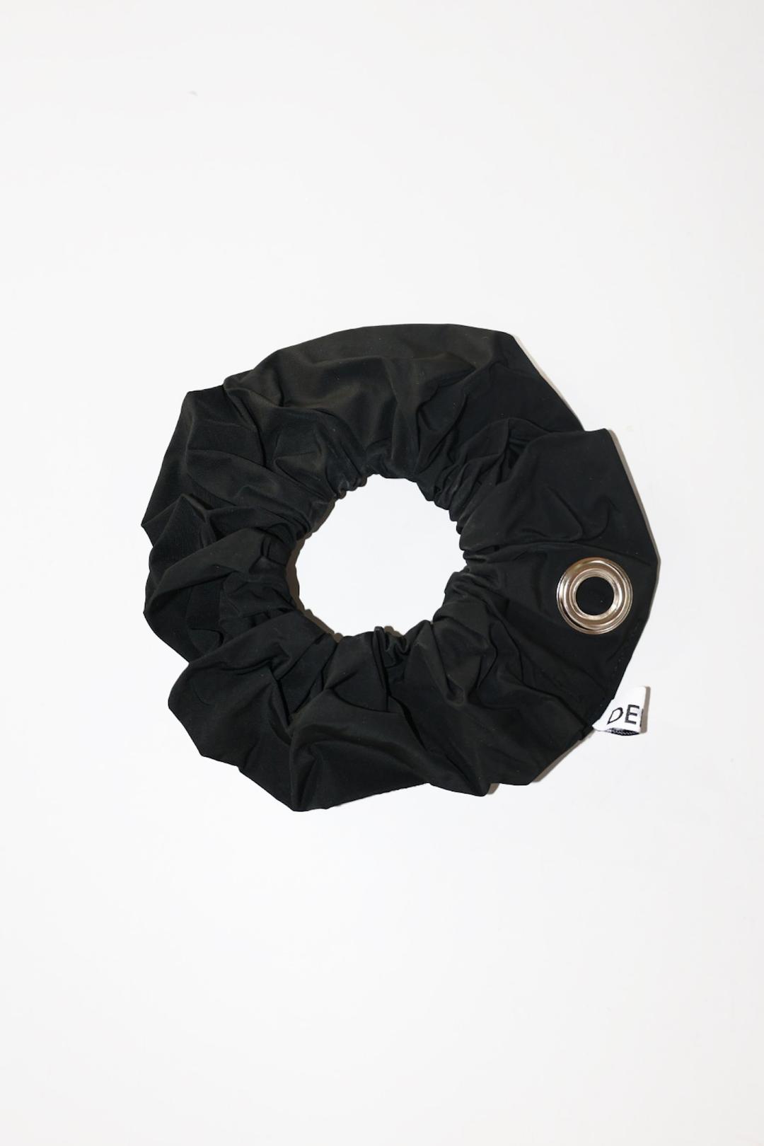 EYELET SCRUNCH (BLACK)