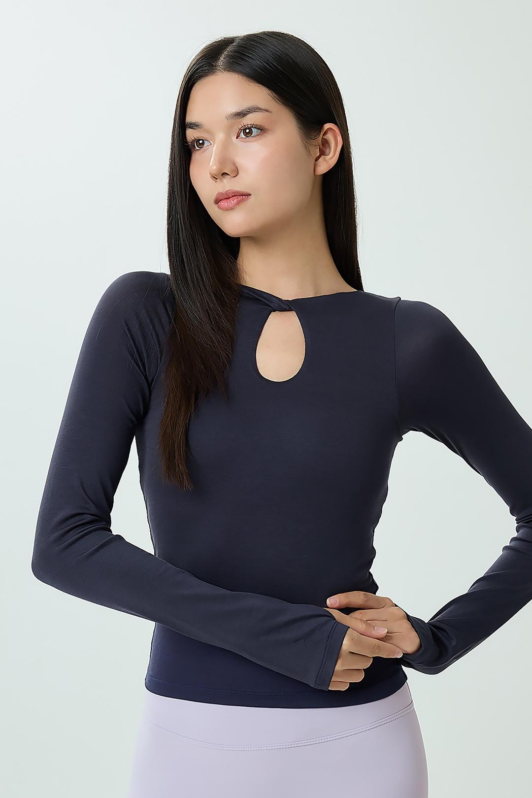 [시즌오프] 나비 크롭탑 네이비 Navy