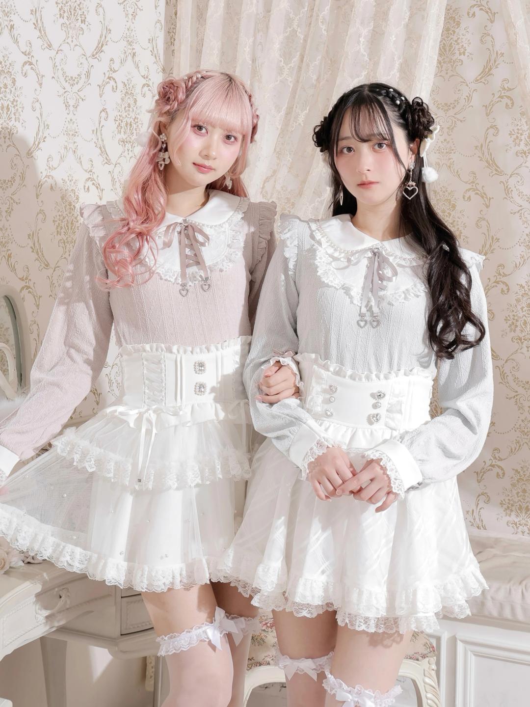 お嬢さんハートチャームレースアップカットソー