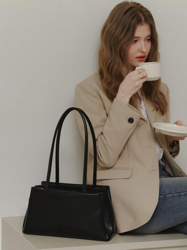 리안 숄더백 Rian Shoulder Bag - 블랙