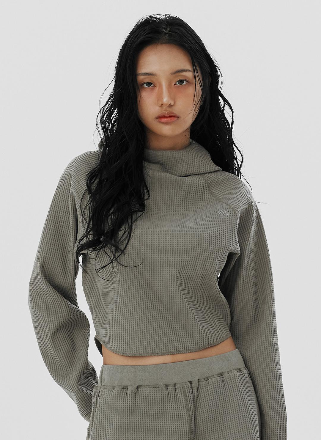 [10/15일 예약 배송] Waffel Woman's Trail Crop Reglan Hoodie-Sand Beige