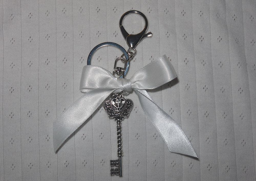 ribbon tiara keyring