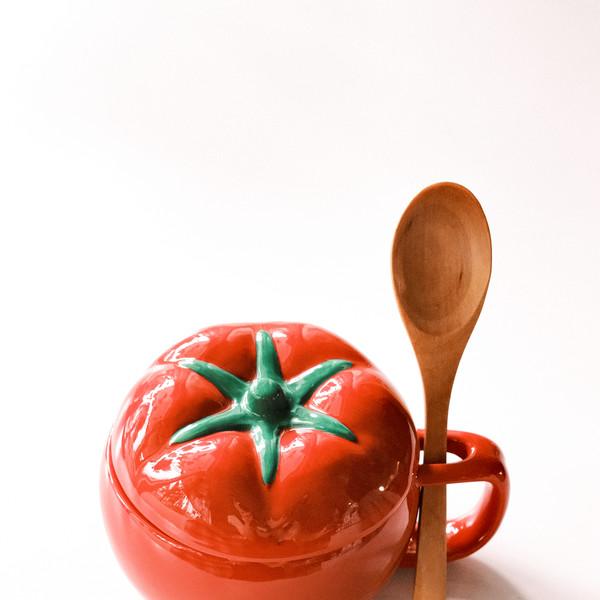 토마토 수프 컵, 그리고 나무 수저!
