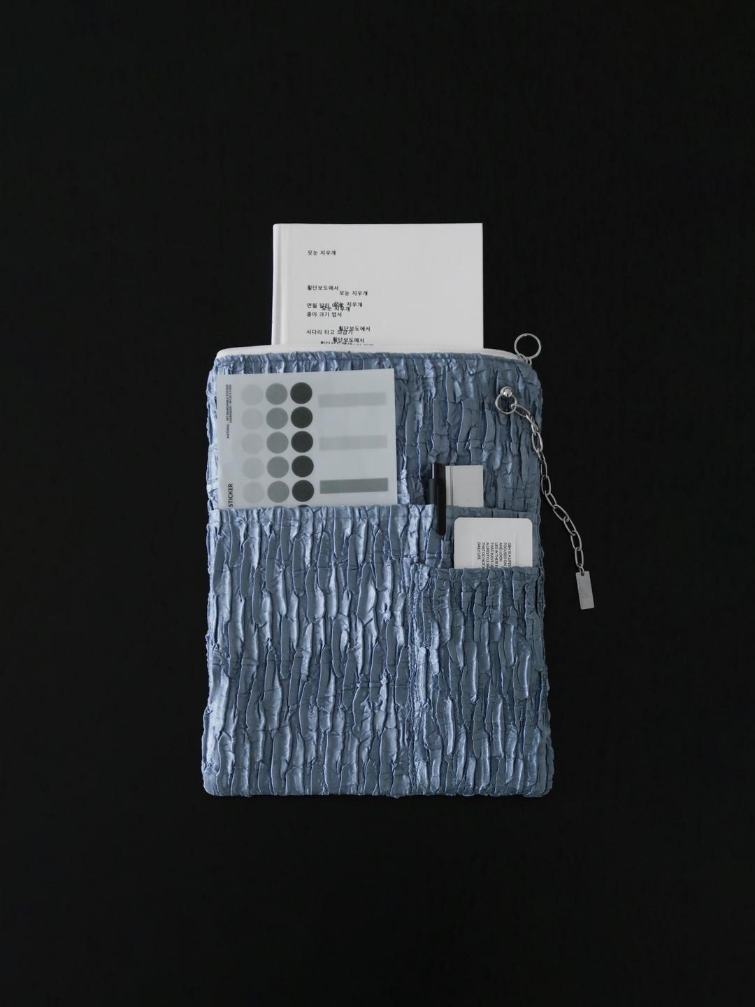 [Pre-Order 9/22 부터 순차 출고] Signature Pocket Book Pouch - Mute Blue