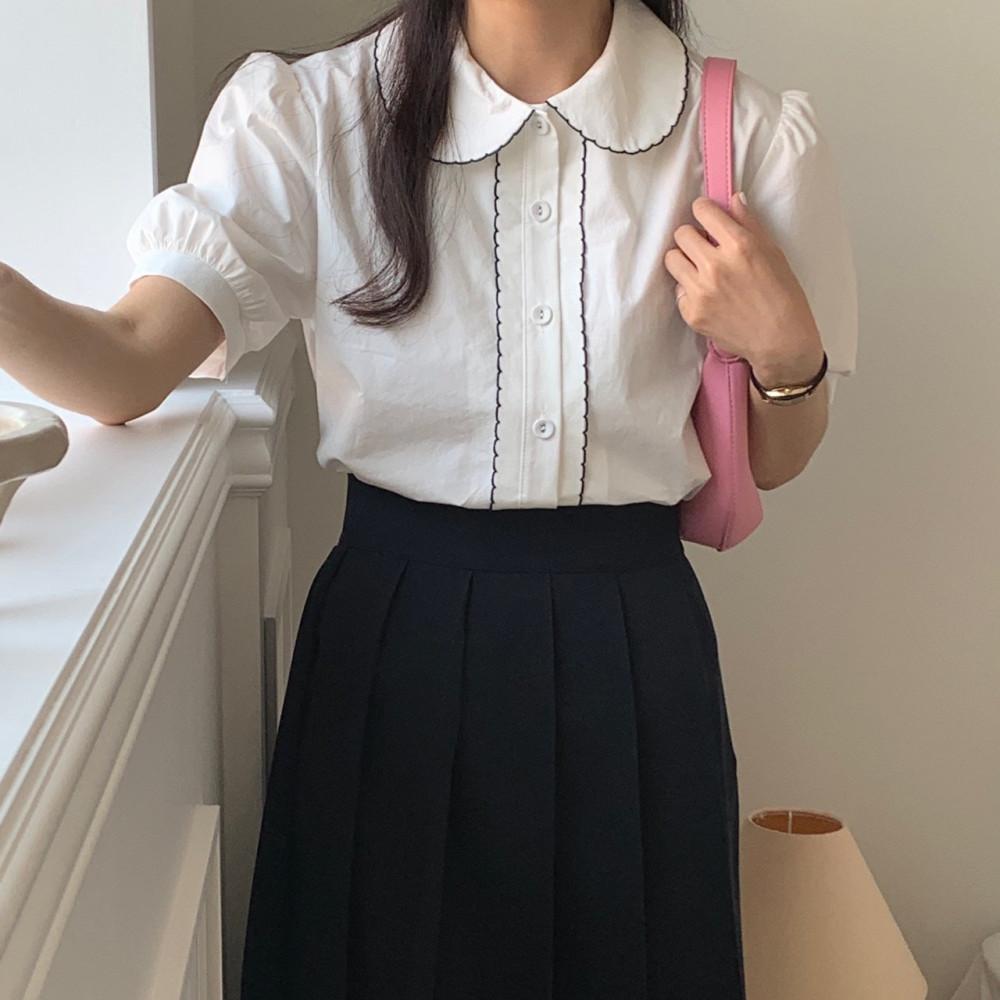 여성 플랫 카라 스티치 자수 걸리쉬 퍼프 반팔 블라우스 (아이보리 스카이블루 레드)