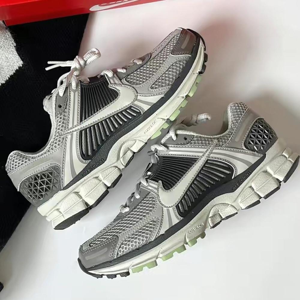 나이키 줌 보메로 5 코블스톤 블랙