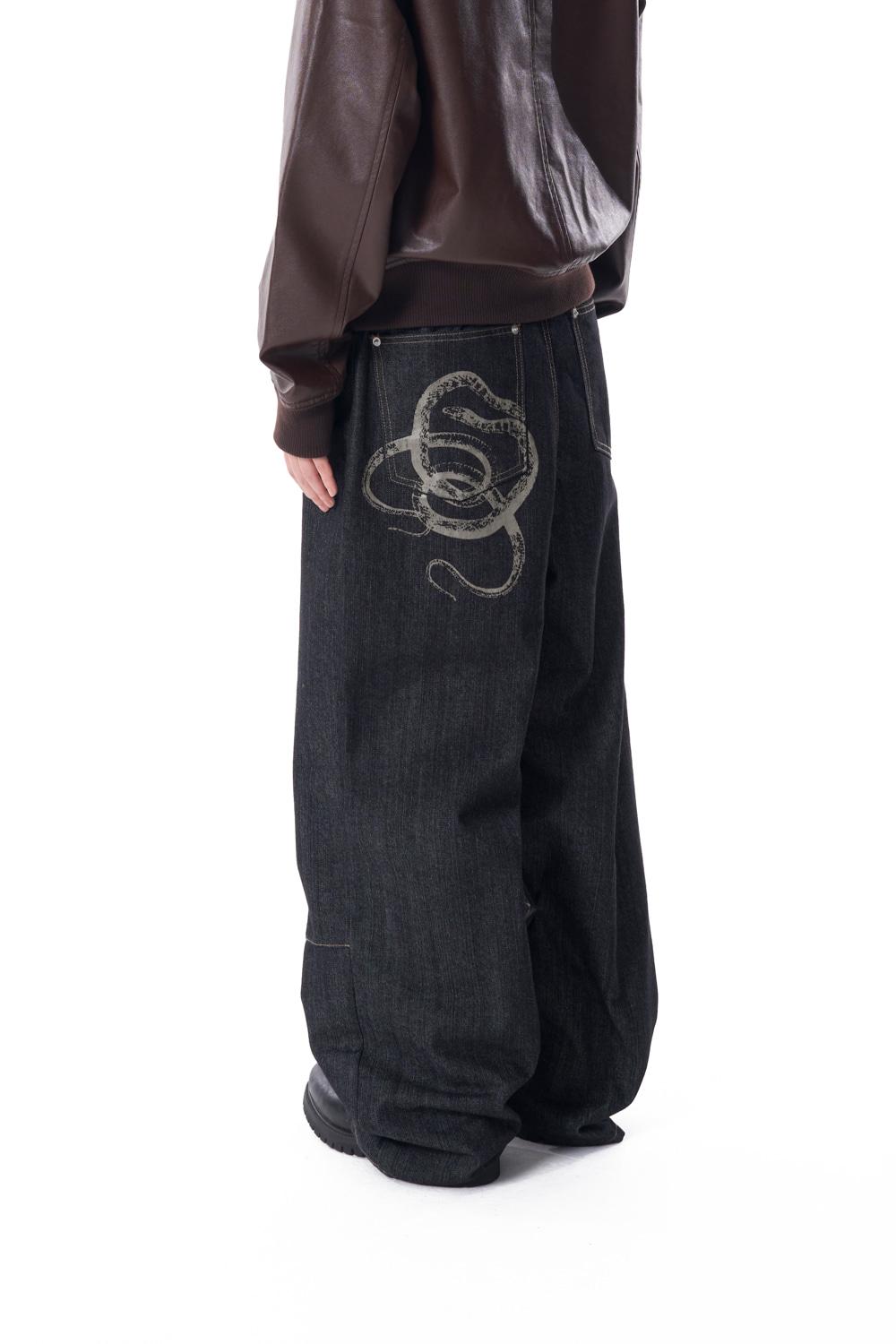 [3.18 예약배송]Snake Printed Denim Pants (Black)