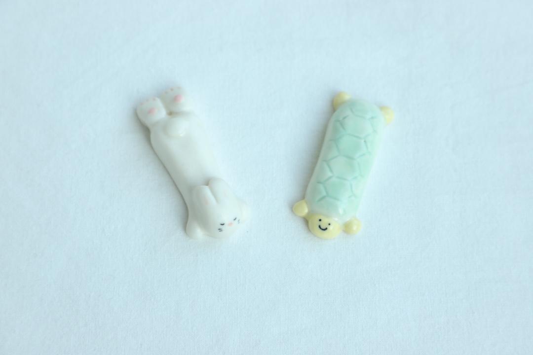 토끼와 거북이 수저받침