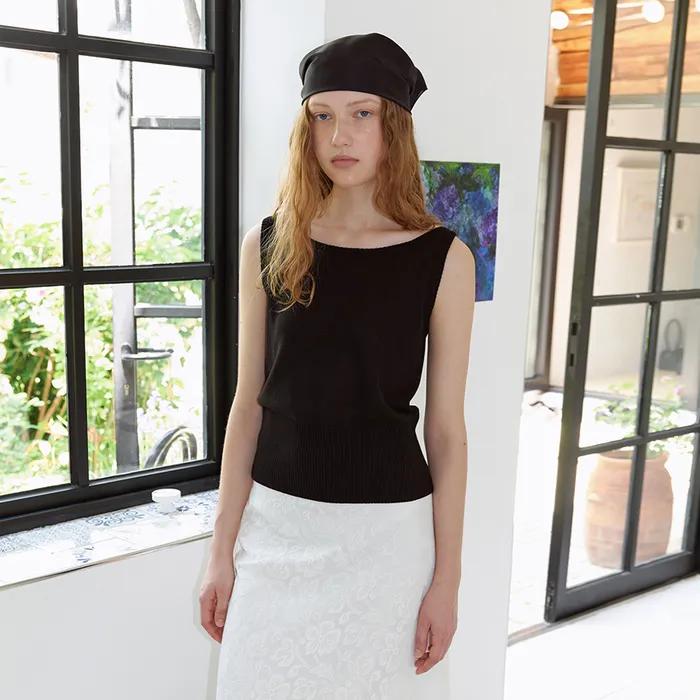 Jody Boat-neck Top in Black