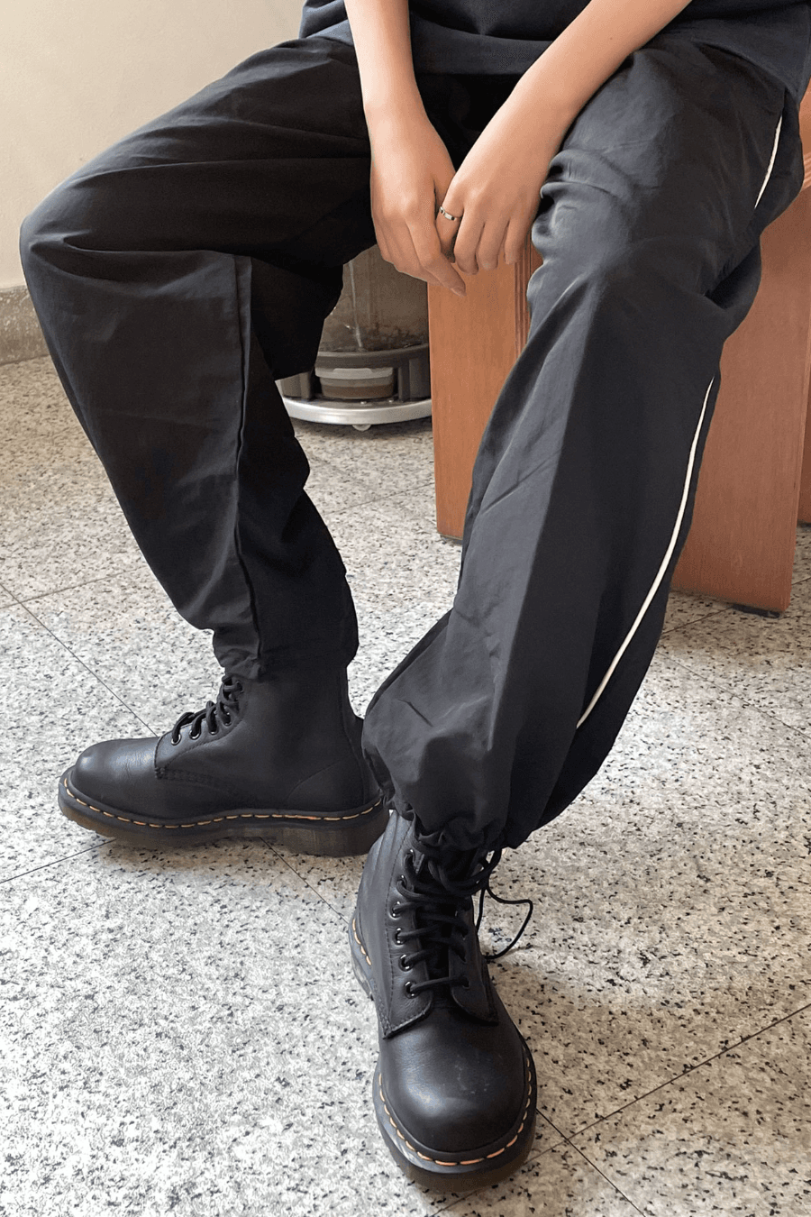 사이드 라인 나일론 스트링팬츠