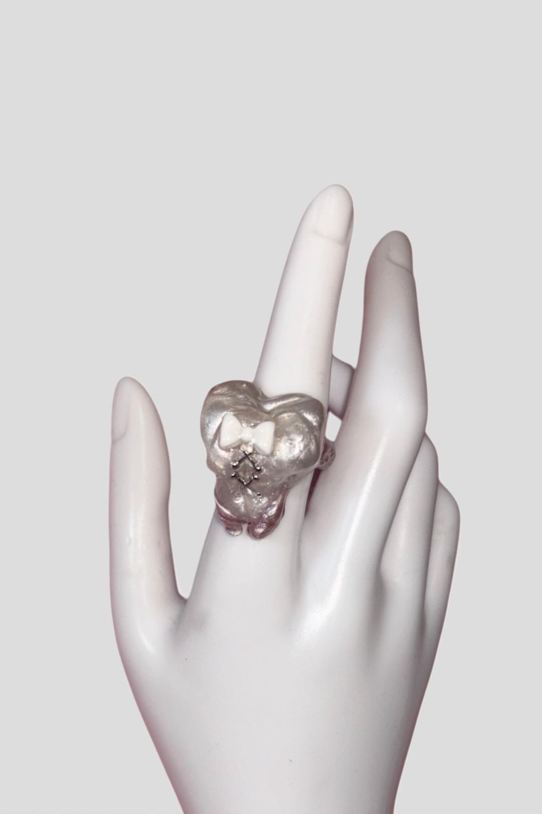 Tooth Eyelets Ring