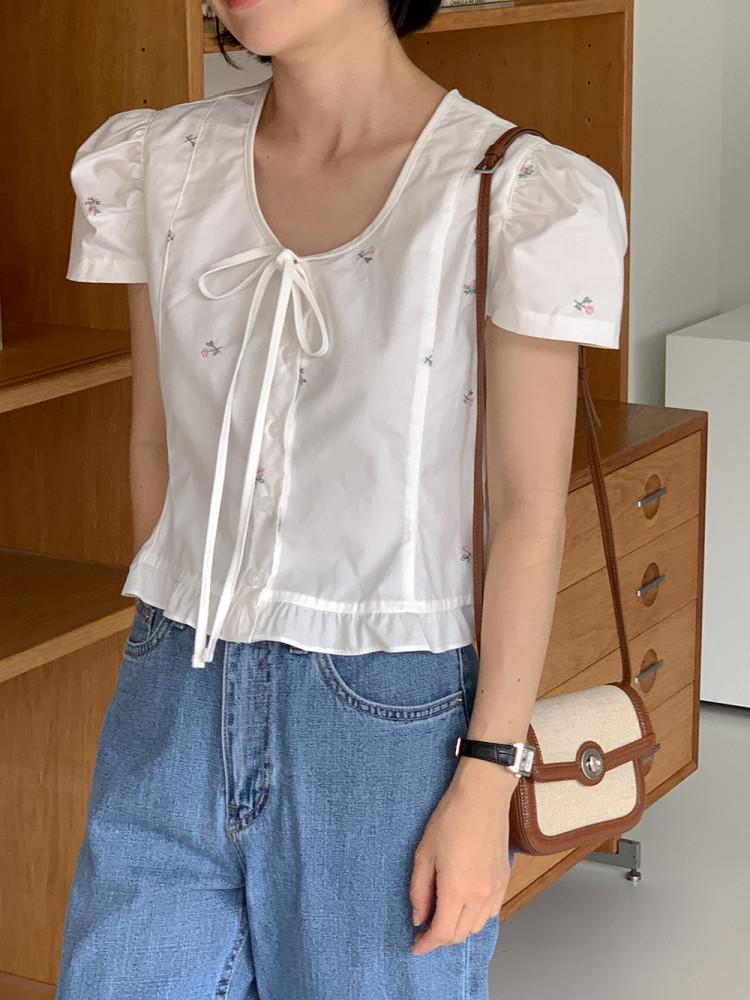 키작녀 케아 자수 플라워 블라우스