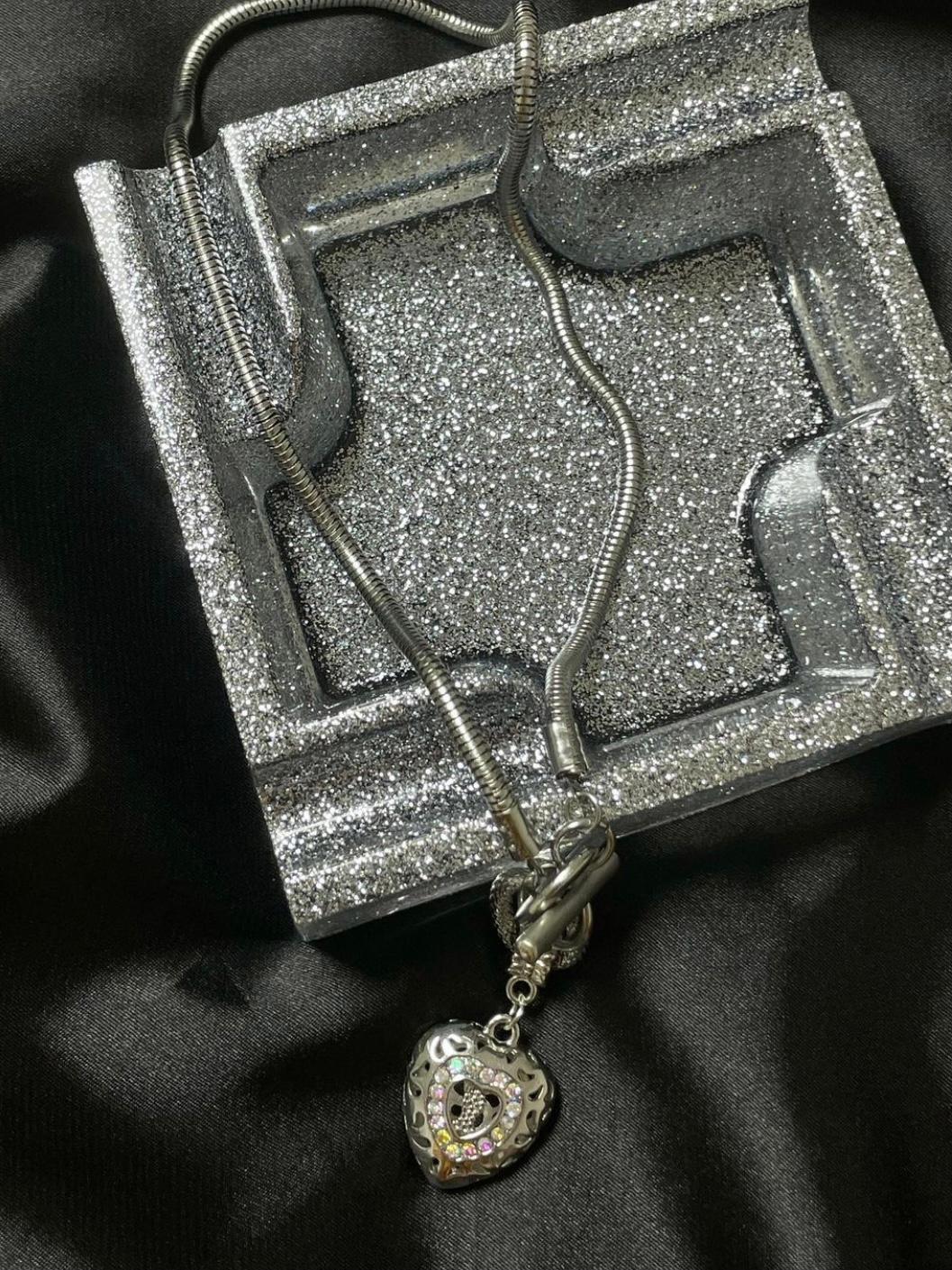 *cubic heart toggle*