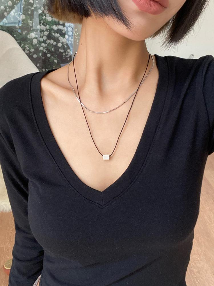 블랙 스퀘어 스네이크 레이어드 목걸이