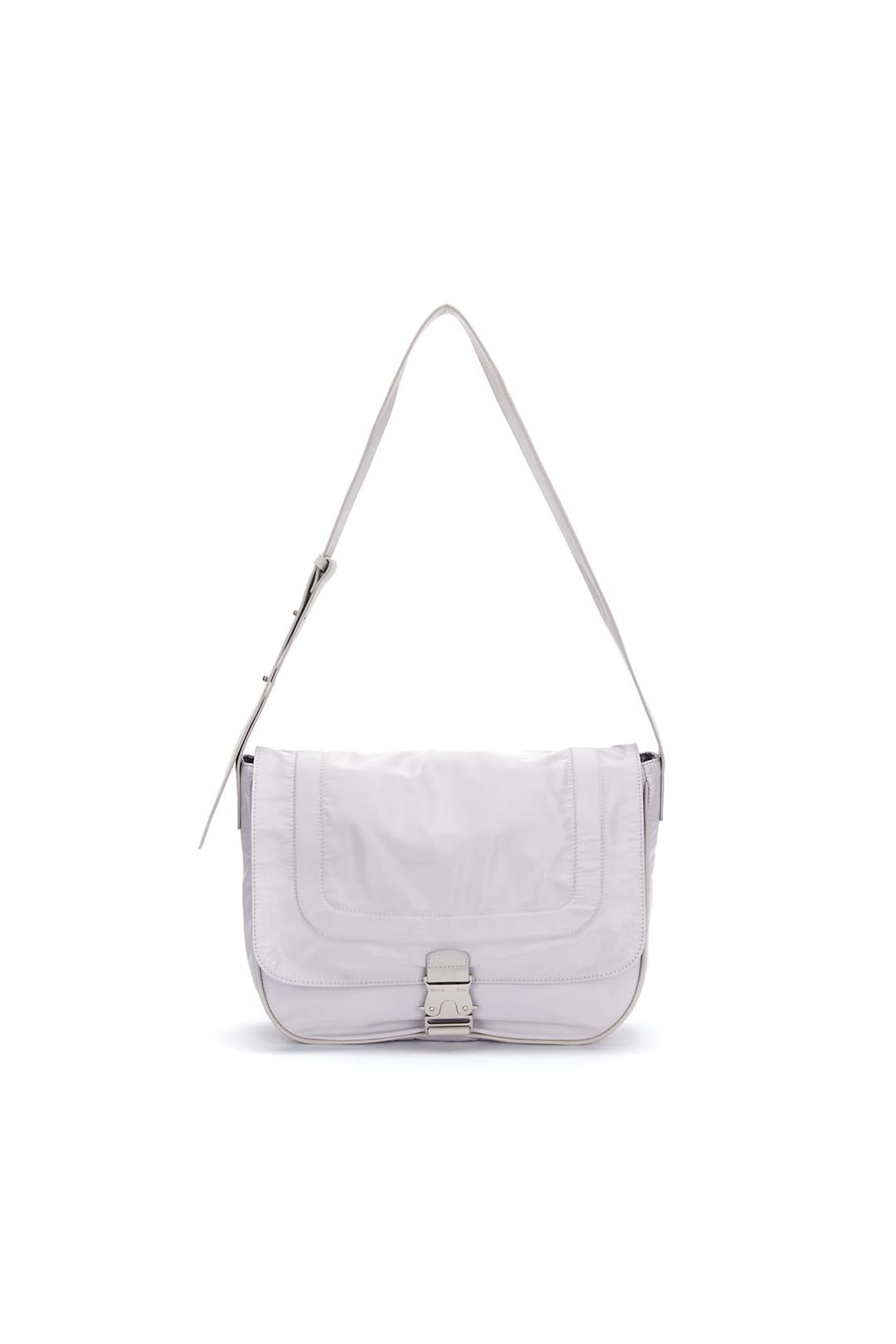 BIG BUCKLE BAG IN LIGHT GREY