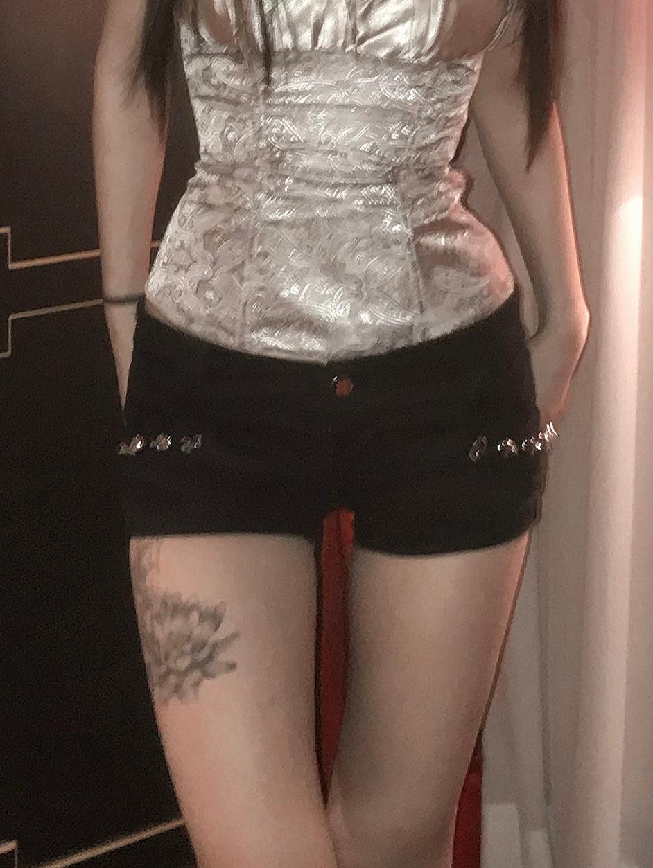 Lowrise stud shorts