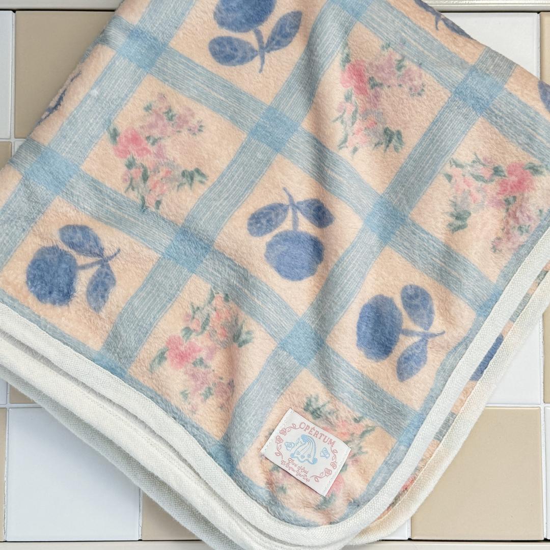 blossom grid blanket