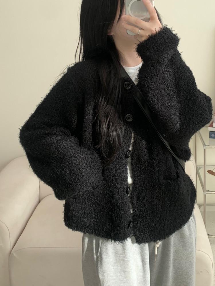 리브 라운드넥 포켓 부클 단추가디건(블랙)