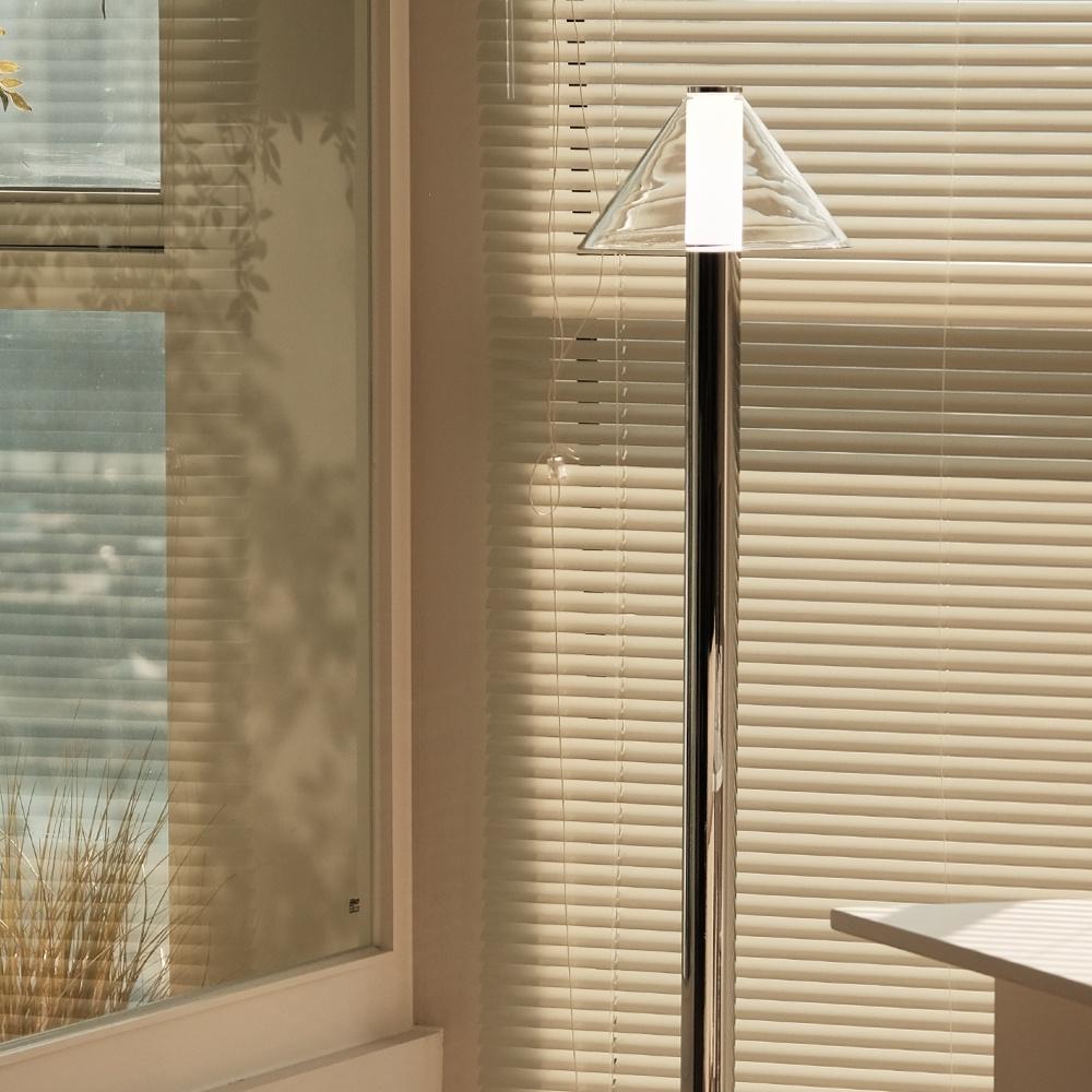 키아 플로어 스탠드 거실 인테리어 조명