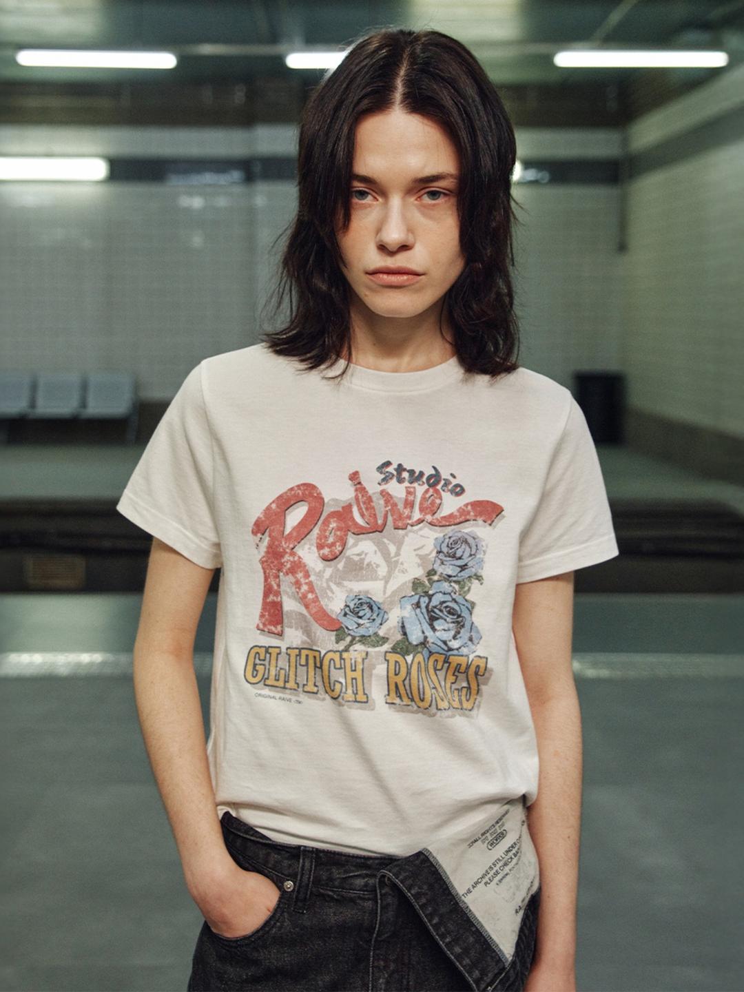 (WHITE 4/2 예약배송) Glitch Roses Graphic T-shirts VW6SE347_2color