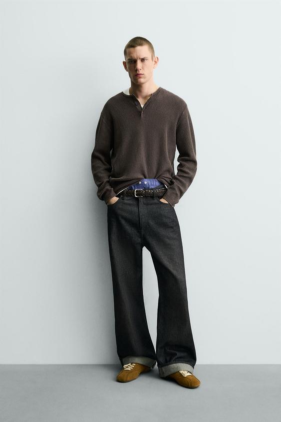 스트럭처 버튼 라운드넥 스웨터