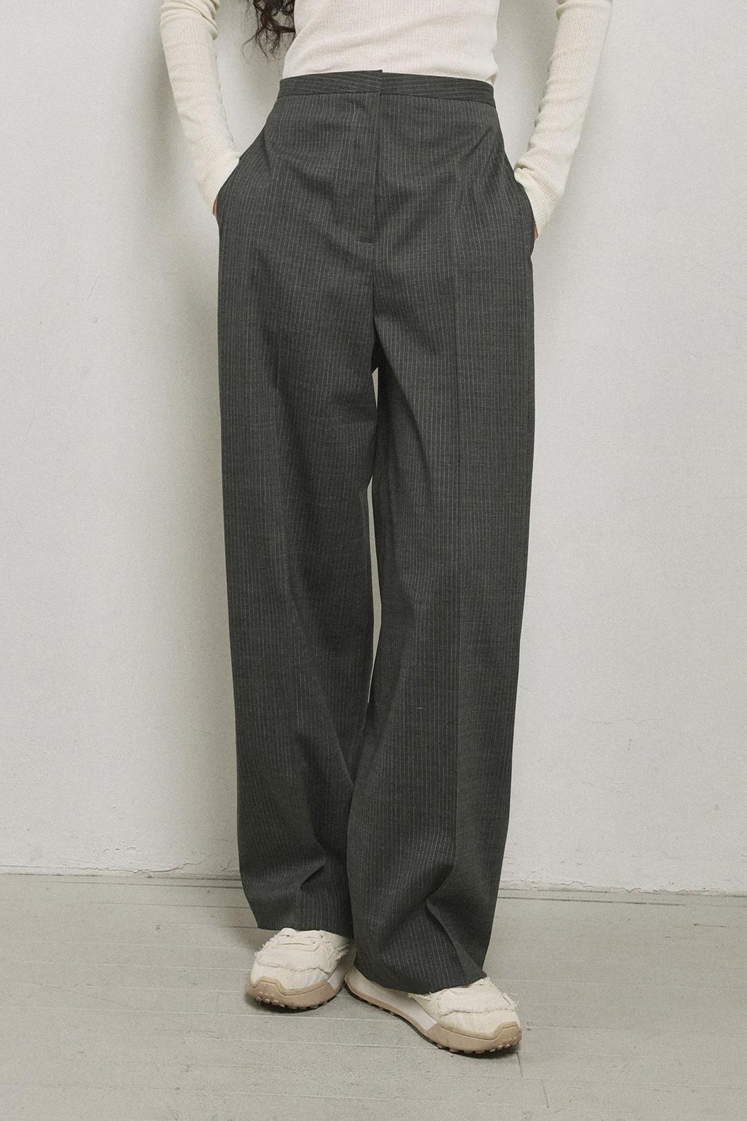 [4/30 예약배송] Modern Stripe Tuck Detail Pants _ Grey Stripe