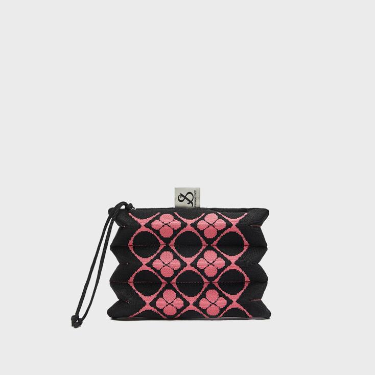 Lucky Pleats Pouch S Pattern Clover Black