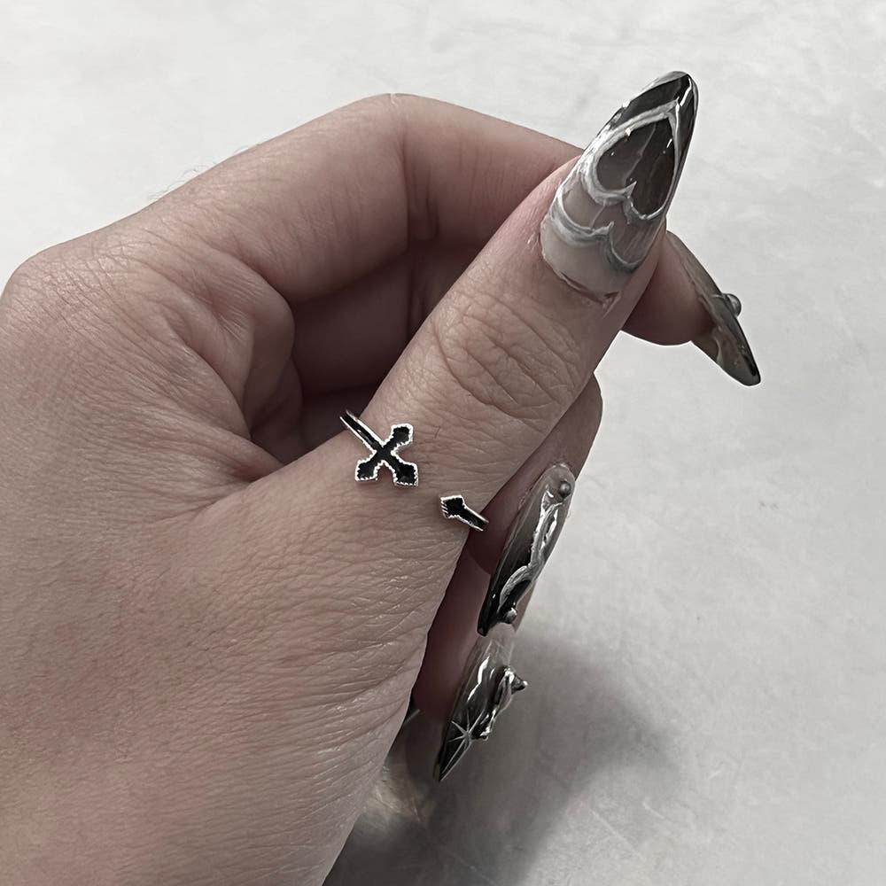 더스크 크로스 실버925 오픈링 반지 몬모릴로