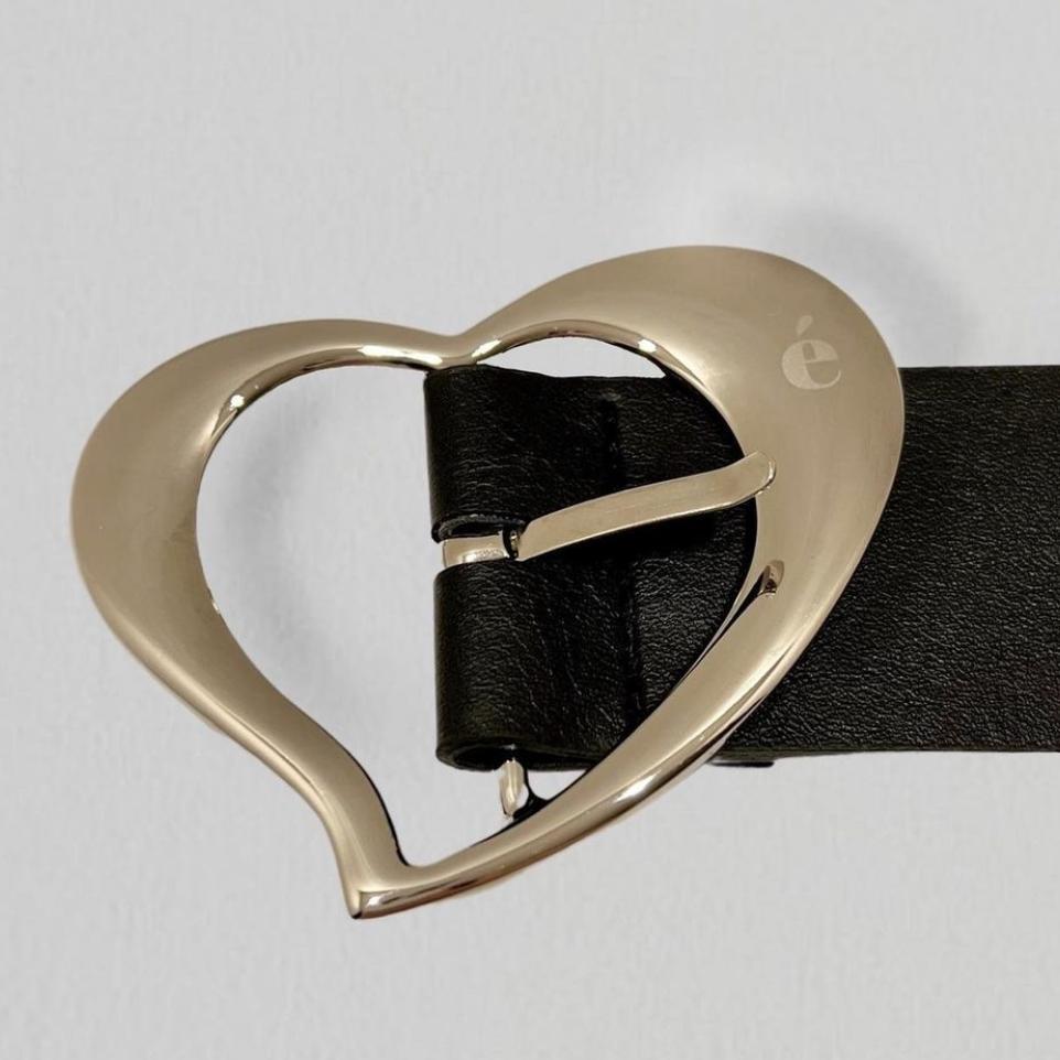 é Heart buckle belt