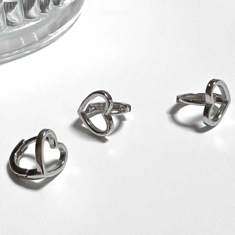 [무니켈] 슬릭 하트링 귀걸이 / sleek heart ring earring