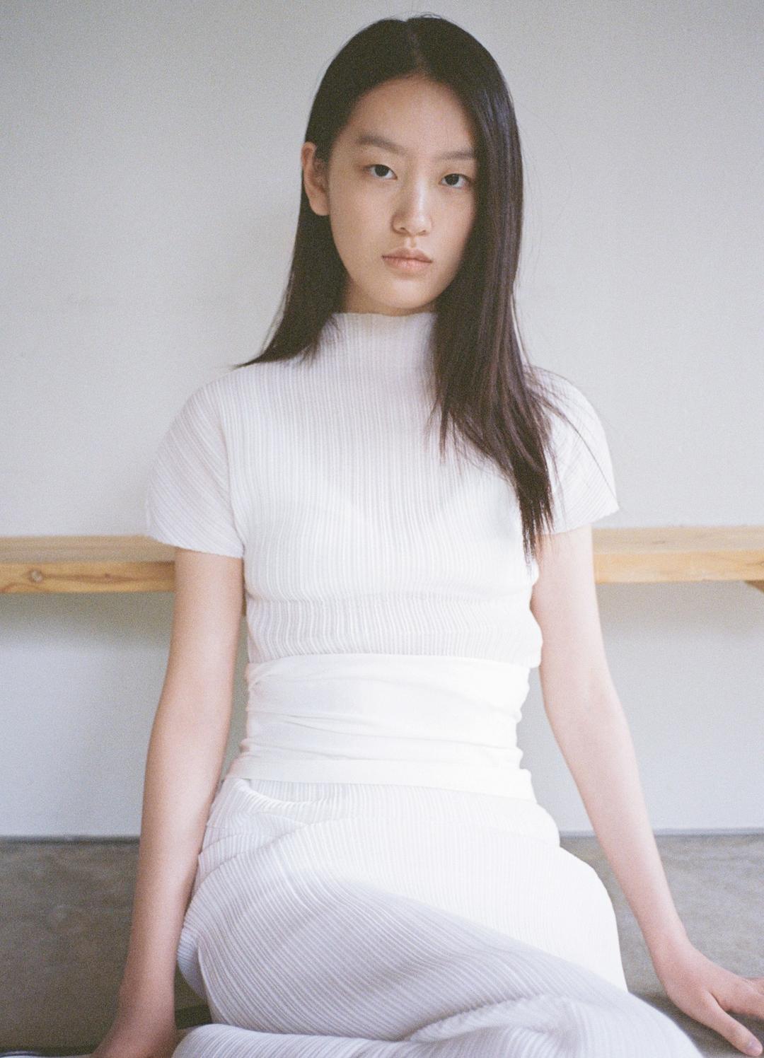 Accord Crease Top / White