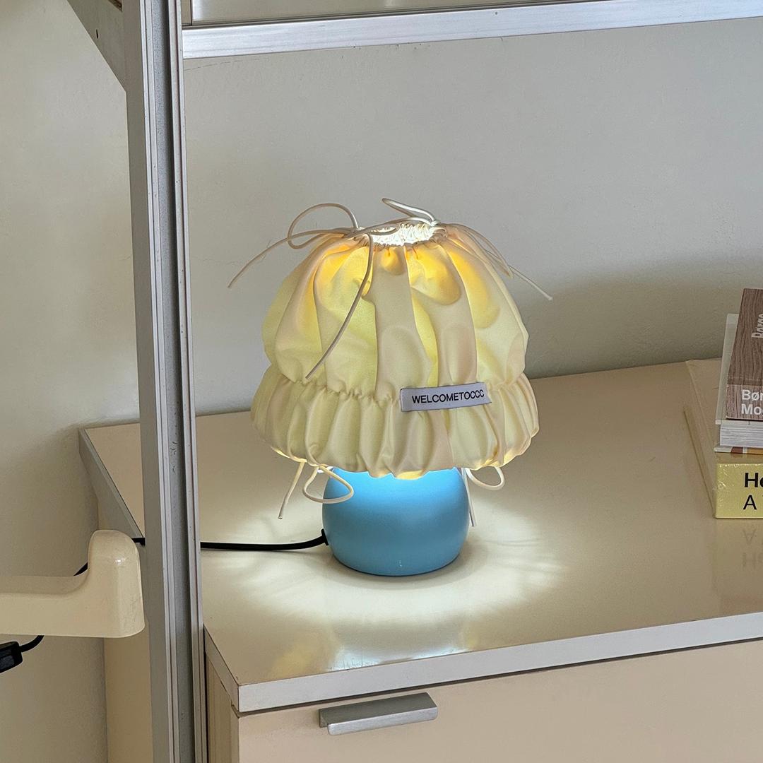 CONGSHROOM LAMP (BUTTER SKY)