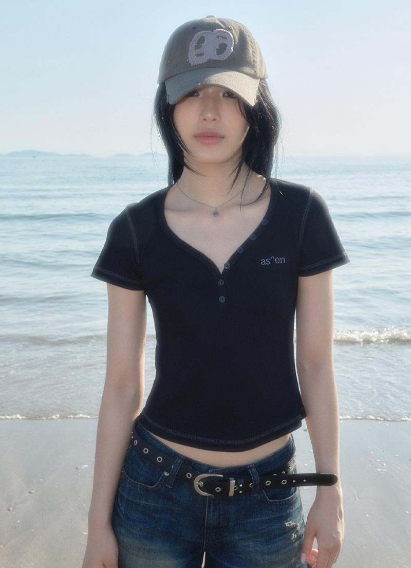 LEAF BUTTON T / BLACK